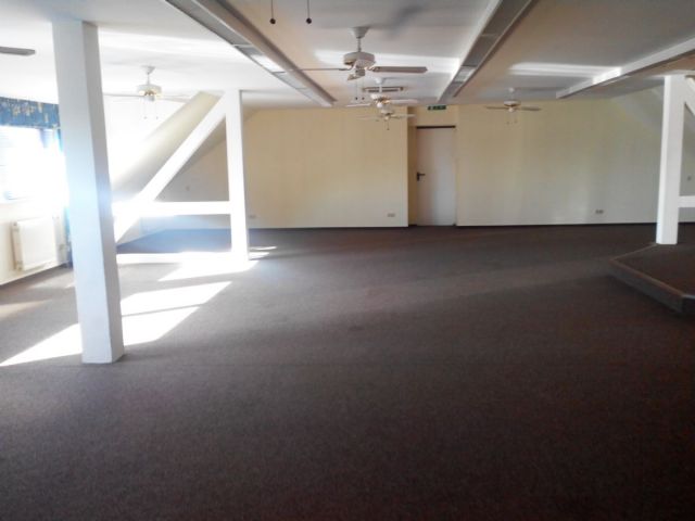 Neuhof: Gewerbefläche für Praxis, Ausstellung oder Büro 