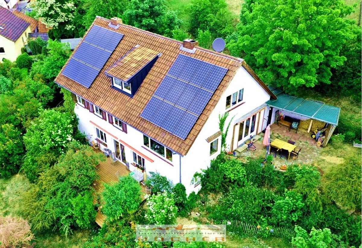 Luftaufnahme Wohnhaus m. PV