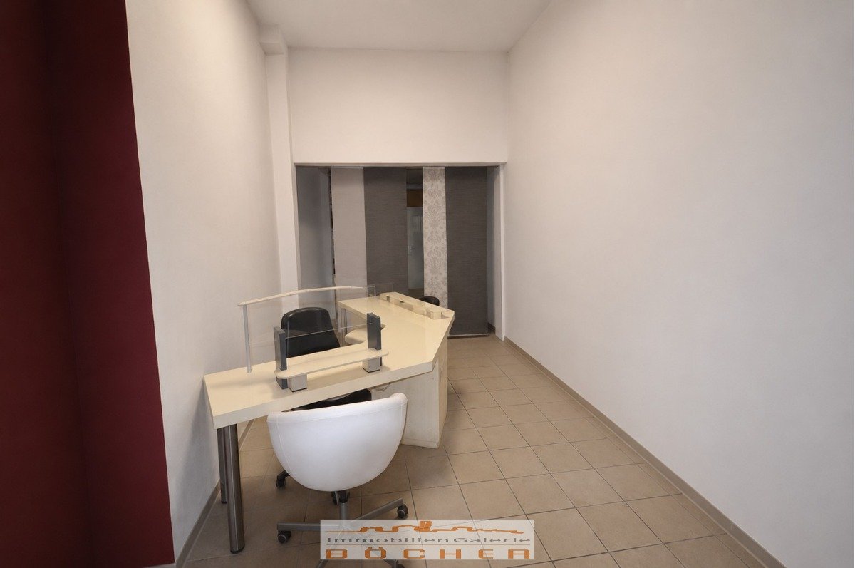 Büro_Umkleide (KI bearbeitet) Büro_Umkleide (KI bearbeitet)