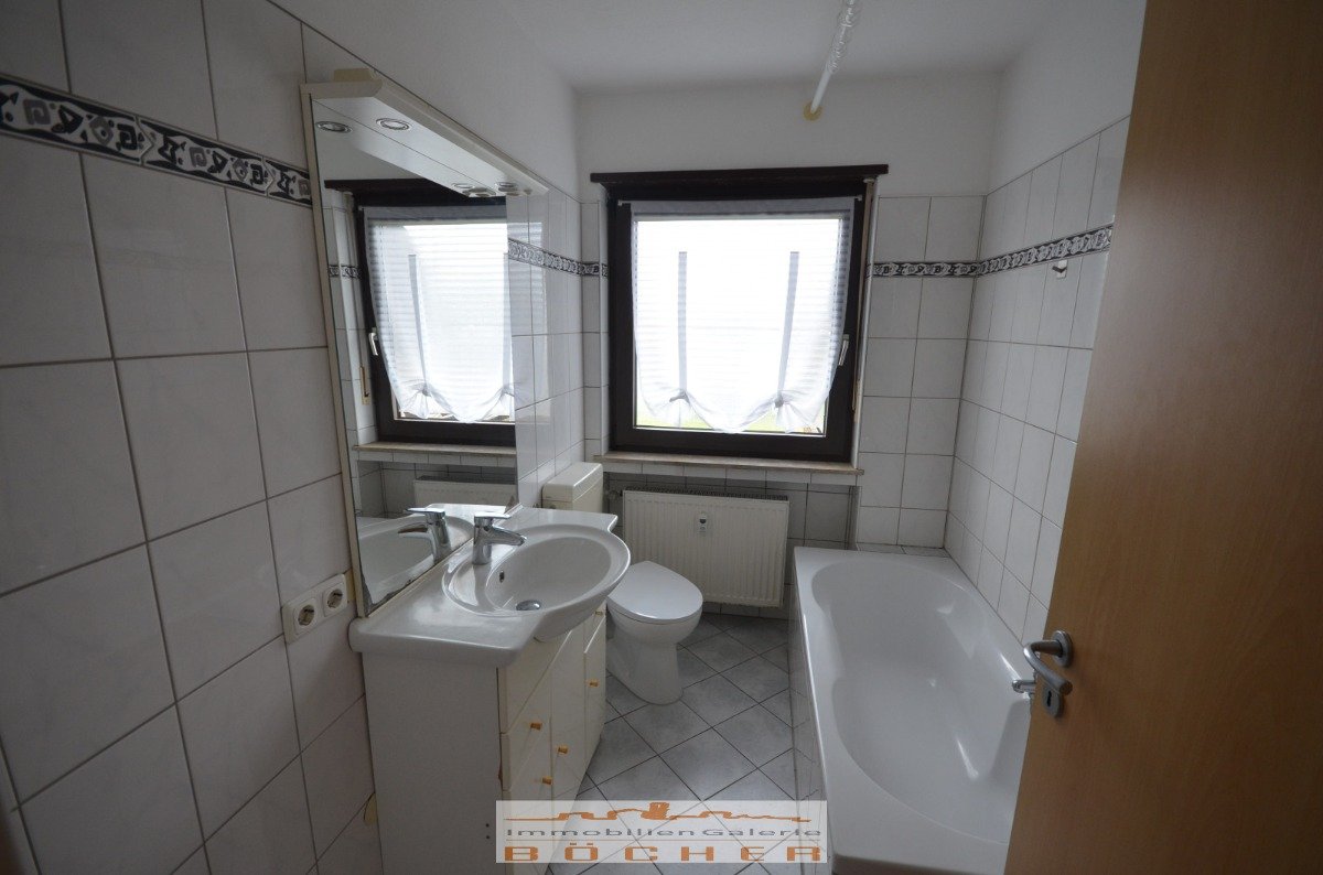 Tageslicht-Bad mit Wanne Tageslicht-Bad mit Wanne